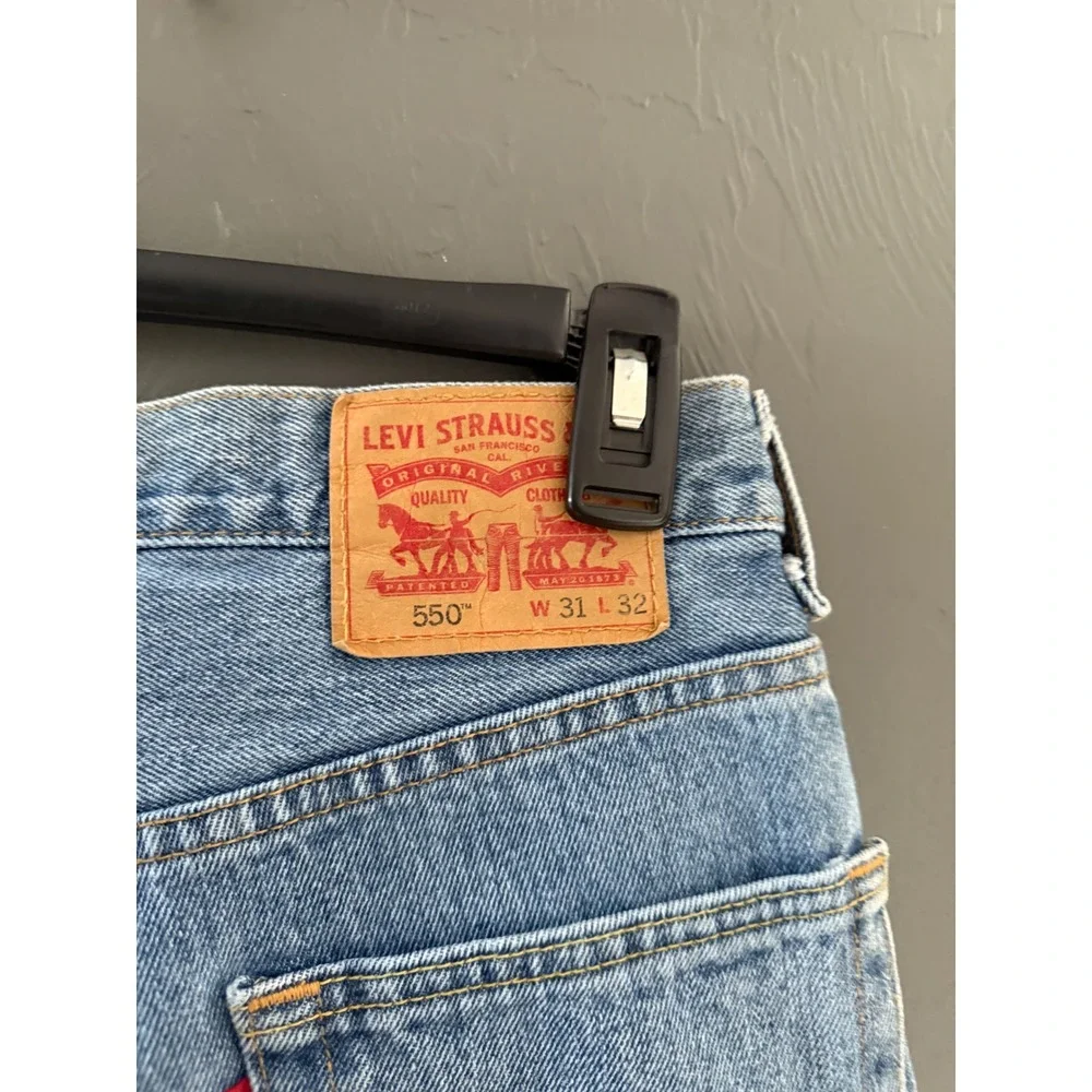 Levis 550 Vintage Relaxed Fit Tapered Leg Light Wash Blue Denim Jeans Mens 31x32